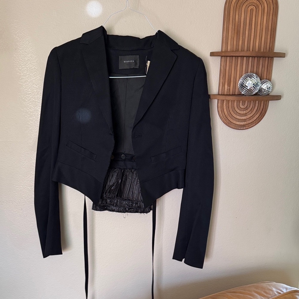 Elegant Black Cropped Blazer